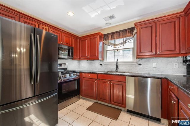 30 Federal Hill Road 15, Pompton Lakes, NJ 07442