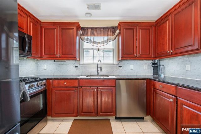 30 Federal Hill Road 15, Pompton Lakes, NJ 07442