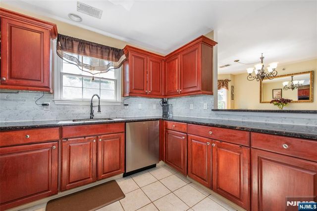 30 Federal Hill Road 15, Pompton Lakes, NJ 07442
