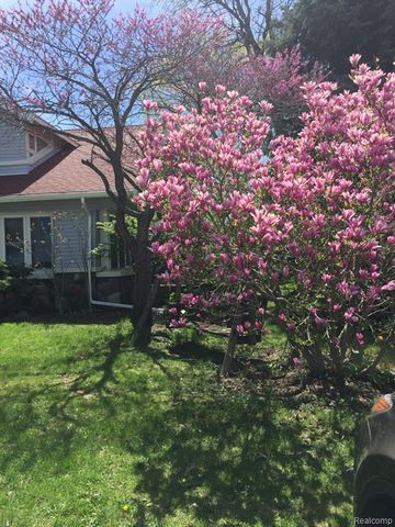 66 E Shore Drive, Whitmore Lake, MI 48189