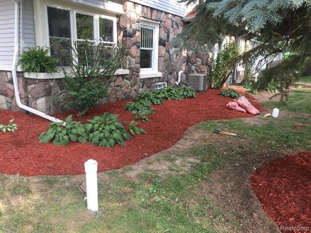 66 E Shore Drive, Whitmore Lake, MI 48189