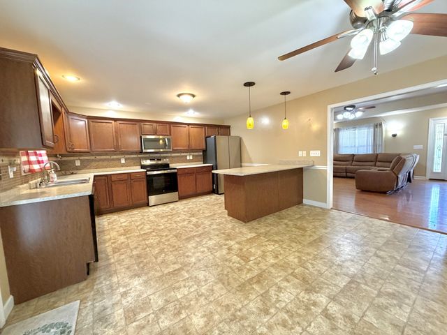 974 Wing Tip Cir, Hopkinsville, KY 42240