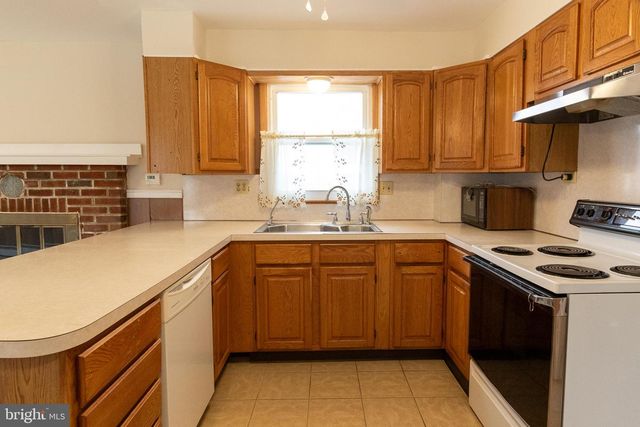 102 S POPLAR AVENUE, Maple Shade, NJ 08052