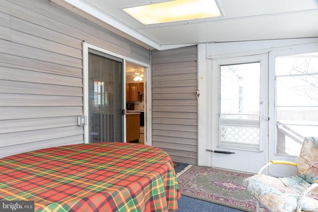 102 S POPLAR AVENUE, Maple Shade, NJ 08052