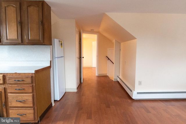 102 S POPLAR AVENUE, Maple Shade, NJ 08052
