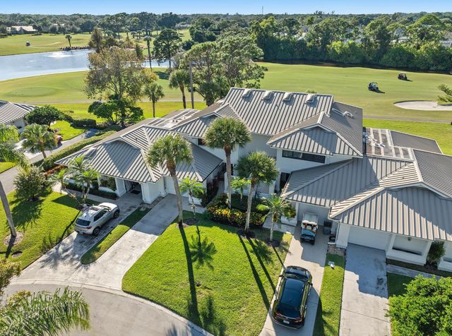 5662 SE Foxcross Place, Stuart, FL 34997