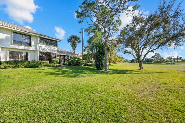 5662 SE Foxcross Place, Stuart, FL 34997