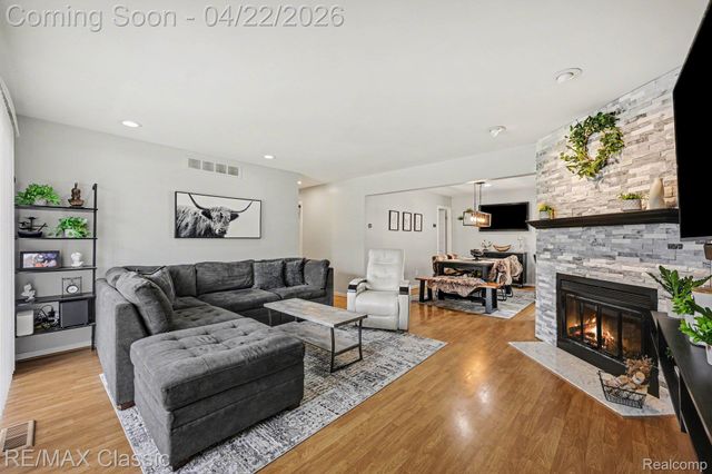 7981 Woodingham 2, West Bloomfield Charter Township, MI 48322