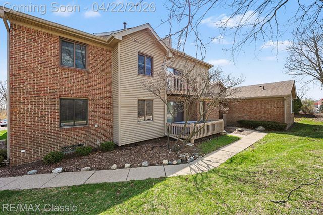 7981 Woodingham 2, West Bloomfield Charter Township, MI 48322