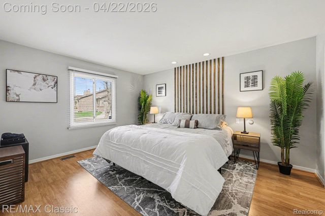 7981 Woodingham 2, West Bloomfield Charter Township, MI 48322