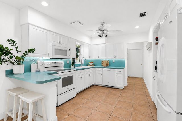 14011 SW 21st Street, Davie, FL 33325