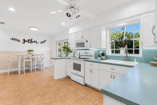 14011 SW 21st Street, Davie, FL 33325