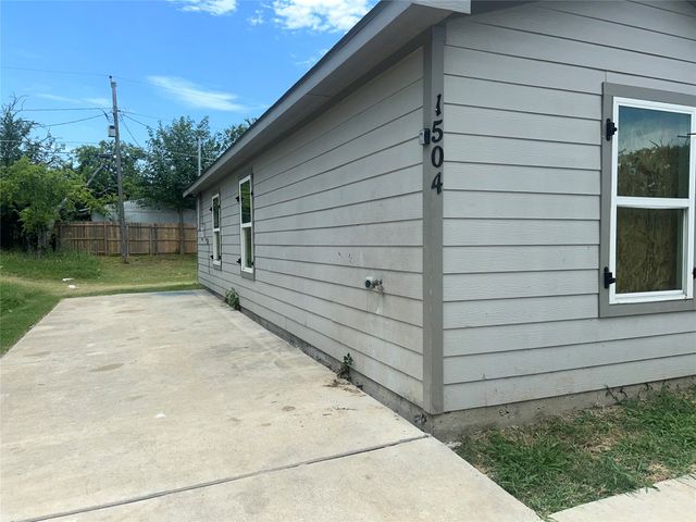 1504 Avenue D, Fort Worth, TX 76104