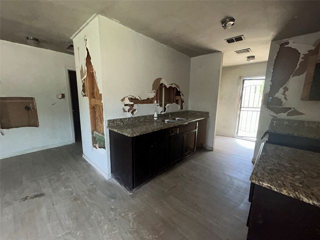 1504 Avenue D, Fort Worth, TX 76104