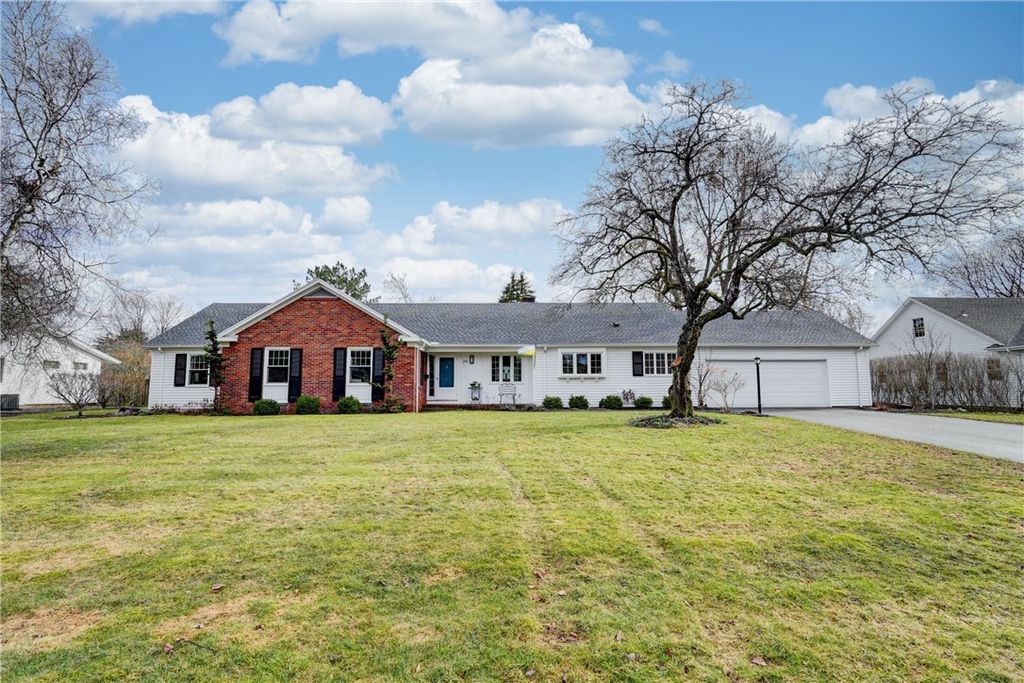 219 Danbury Circle South, Brighton, NY 14618