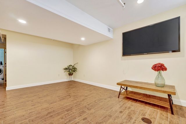 201 Main St 21, Woburn, MA 01801