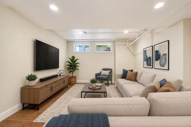 201 Main St 21, Woburn, MA 01801