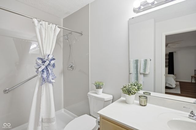 8112 Glenwillow Lane 104, Indianapolis, IN 46278