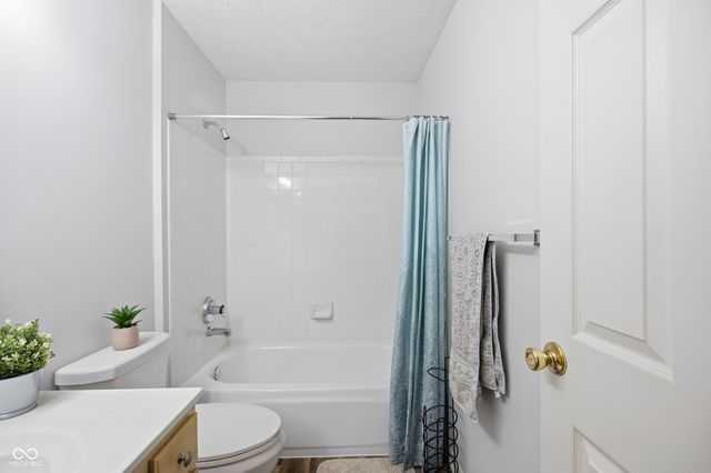 8112 Glenwillow Lane 104, Indianapolis, IN 46278