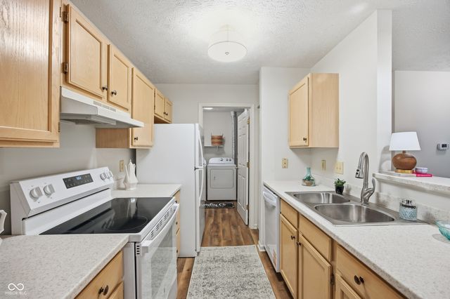 8112 Glenwillow Lane 104, Indianapolis, IN 46278