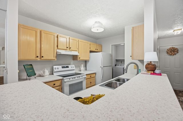 8112 Glenwillow Lane 104, Indianapolis, IN 46278