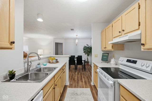 8112 Glenwillow Lane 104, Indianapolis, IN 46278