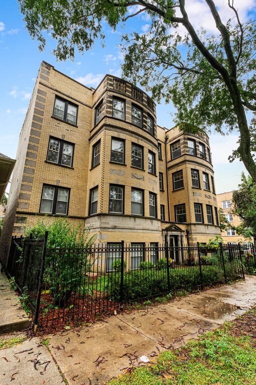 2021 W ARTHUR Avenue 2E, Chicago, IL 60645 — exterior