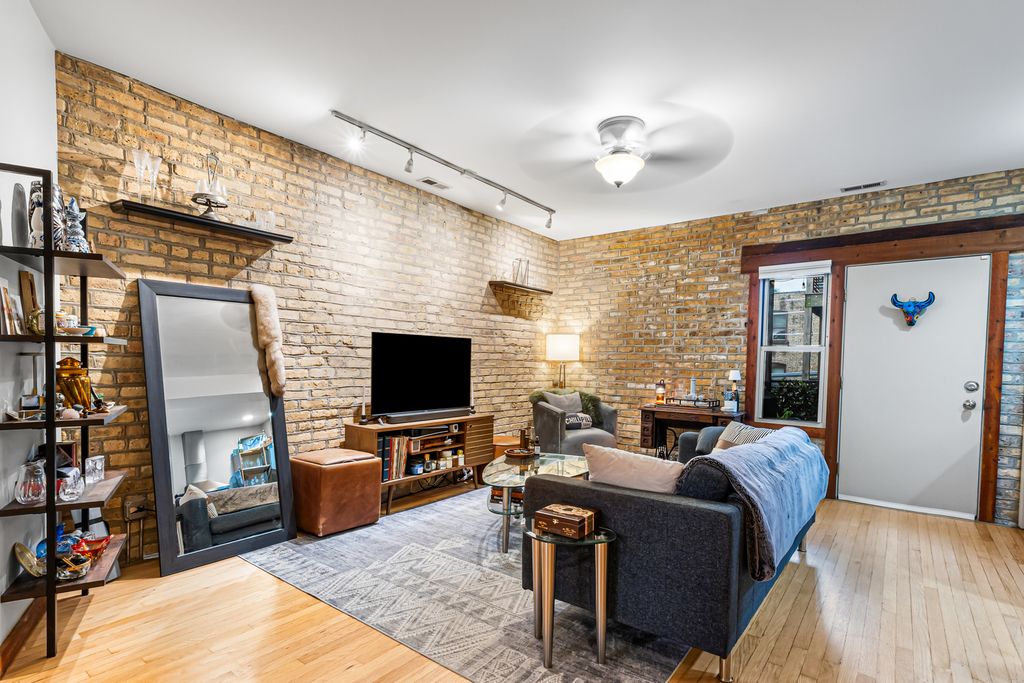 2021 W ARTHUR Avenue 2E, Chicago, IL 60645 — photo 3