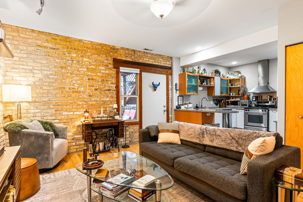 2021 W ARTHUR Avenue 2E, Chicago, IL 60645 — photo 4