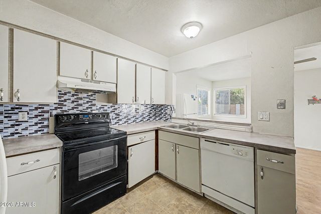 9822 N 47TH Drive, Glendale, AZ 85302