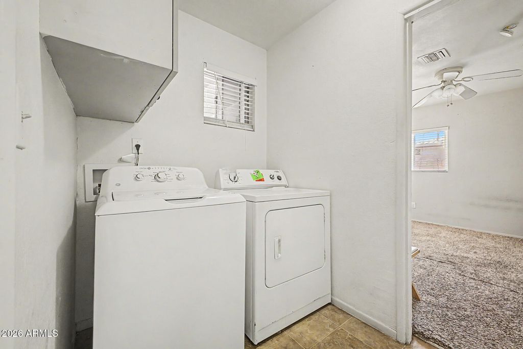 Image 22 of property listing at 9822 N 47TH Drive, Glendale, AZ 85302