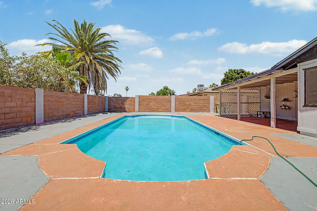 Image 26 of property listing at 9822 N 47TH Drive, Glendale, AZ 85302