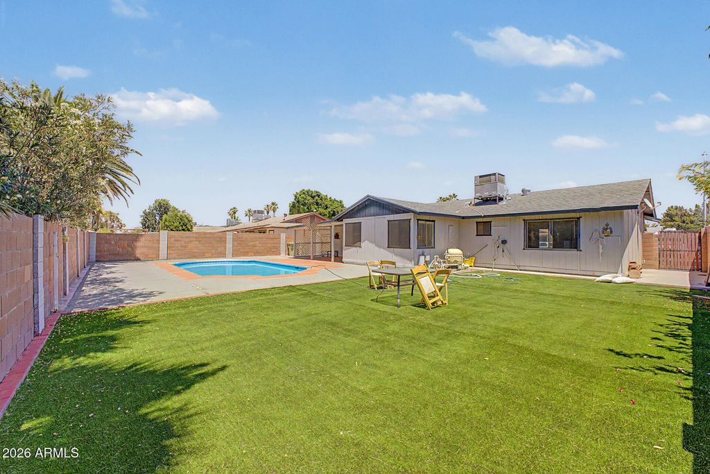 Image 27 of property listing at 9822 N 47TH Drive, Glendale, AZ 85302