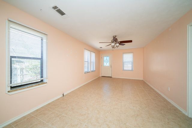 306 W Radio St, Longview, TX 75602