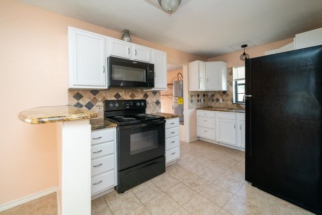 306 W Radio St, Longview, TX 75602