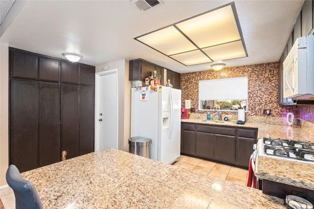 3999 Roxbury Drive, Hemet, CA 92545