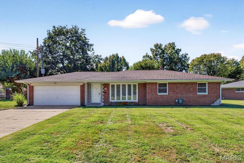 2 Winchester Drive, Belleville, IL 62223