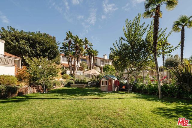 17158 Palisades Circle, Pacific Palisades (los Angeles), CA 90272