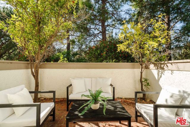 17158 Palisades Circle, Pacific Palisades (los Angeles), CA 90272