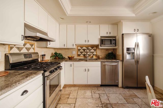 17158 Palisades Circle, Pacific Palisades (los Angeles), CA 90272
