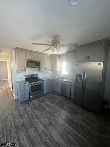 533 Edgeworth St, Middlesex Boro, NJ 08846