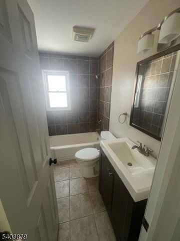 533 Edgeworth St, Middlesex Boro, NJ 08846