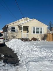 533 Edgeworth St, Middlesex Boro, NJ 08846