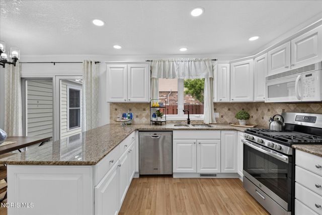 2238 Old Planke Road, Holland, OH 43528