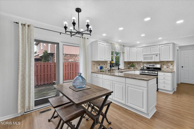 2238 Old Planke Road, Holland, OH 43528