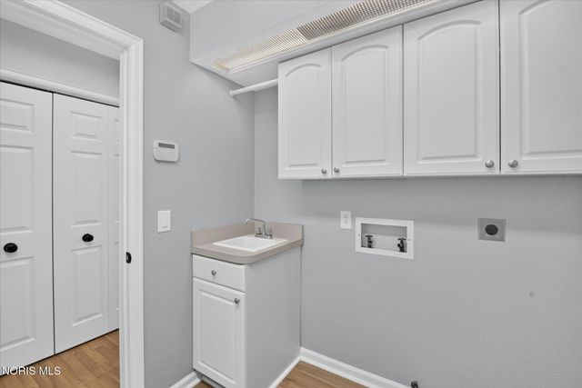2238 Old Planke Road, Holland, OH 43528