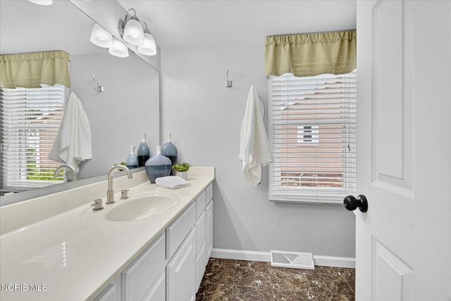 2238 Old Planke Road, Holland, OH 43528