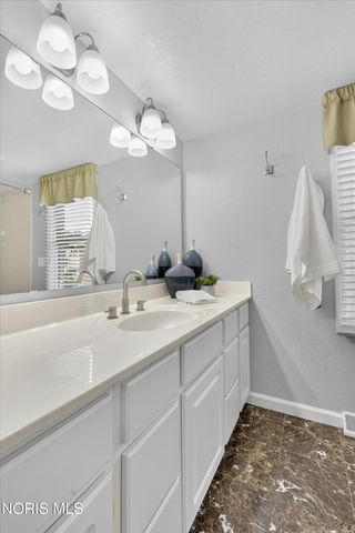 2238 Old Planke Road, Holland, OH 43528