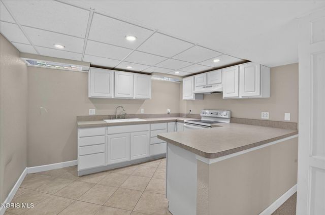 2238 Old Planke Road, Holland, OH 43528