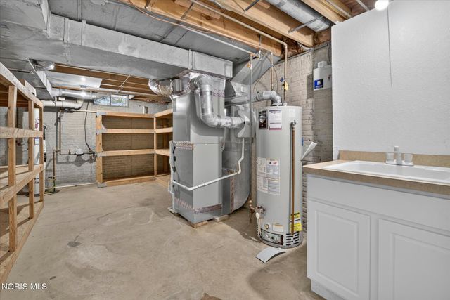 2238 Old Planke Road, Holland, OH 43528